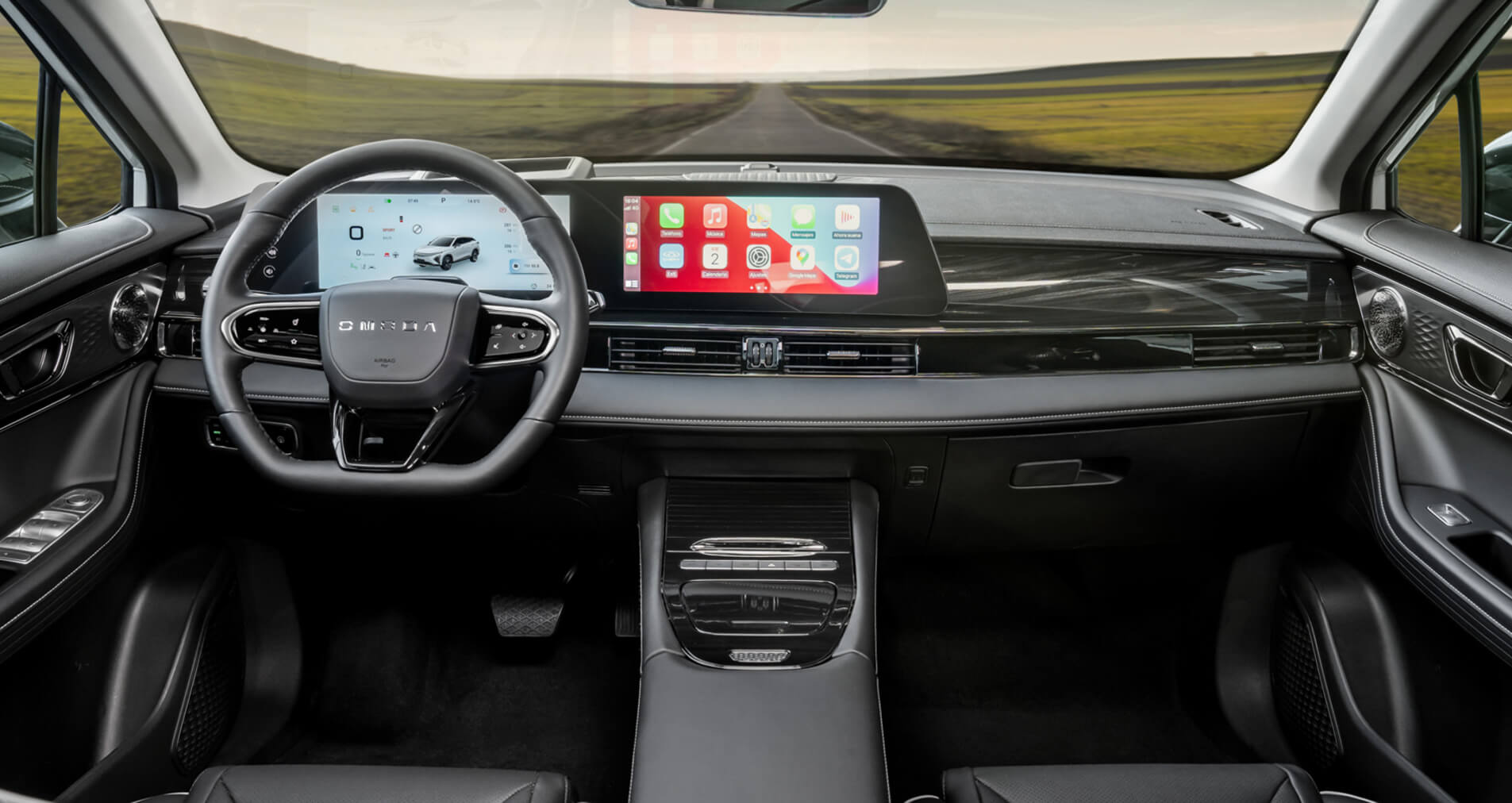 Omoda5 EV - interiér černý